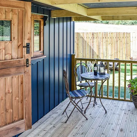 Keldholme Shepherds Hut - Uk37158